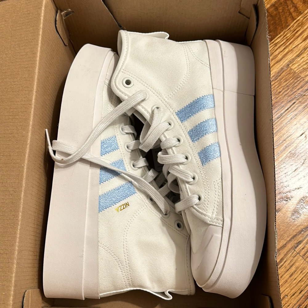 Brand new with tags Adidas Nizza Bonega sneakers in white/blue